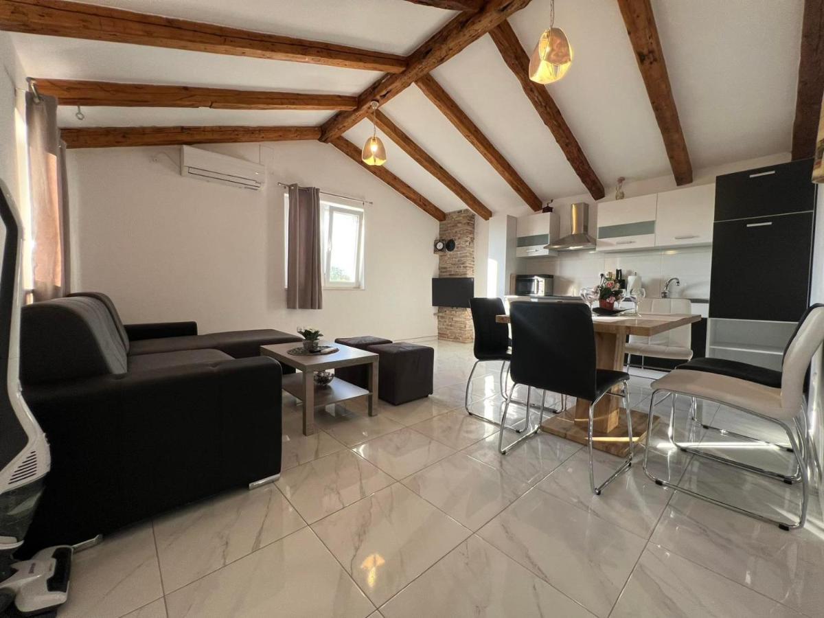 Apartman Lorena Lakmartin Bagian luar foto
